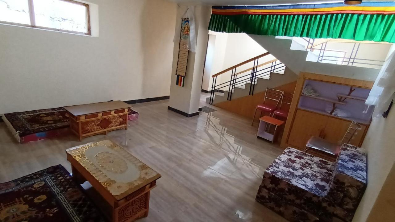 Gonbo Guest House Leh Bagian luar foto